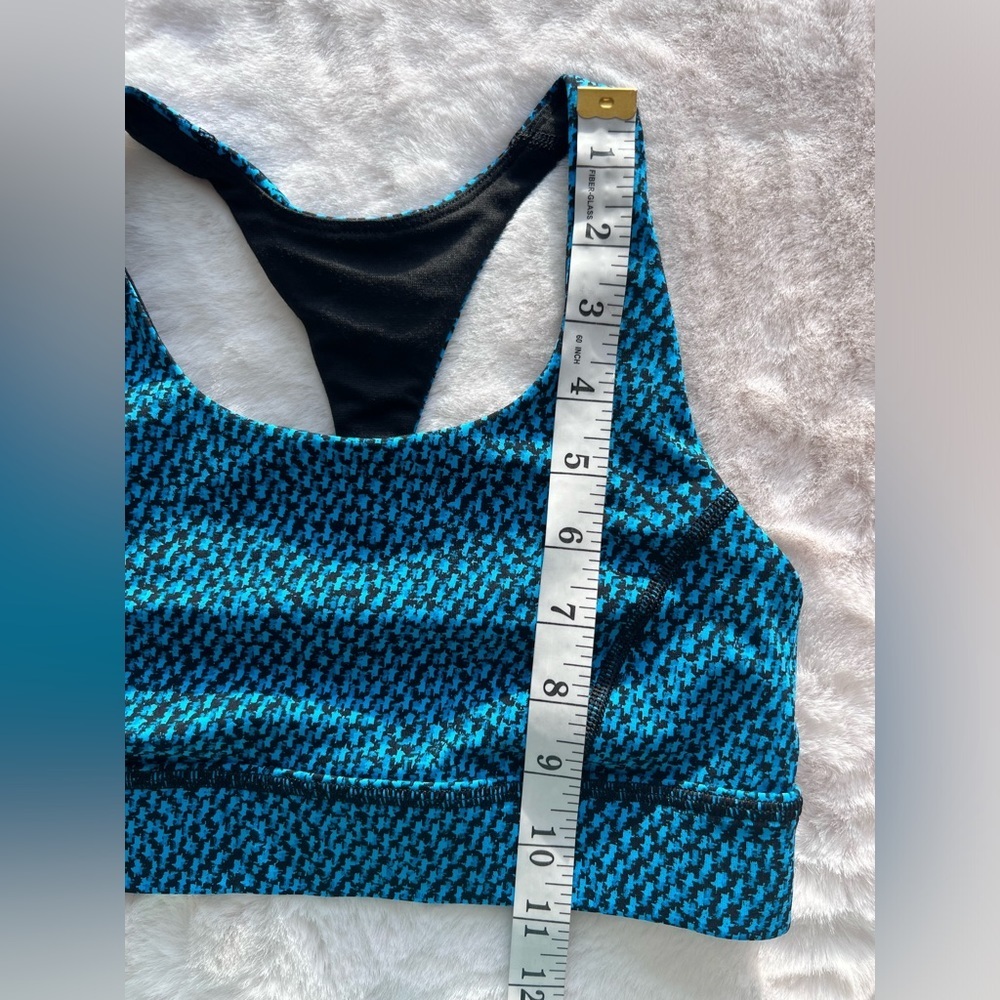 Lululemon Circuit Breaker Scatter Star Beach Blanket Blue Black Sport Bra Size 4 - Picture 5 of 6